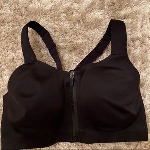 VS Knockout Maximum Support Front-Close Sport Bra